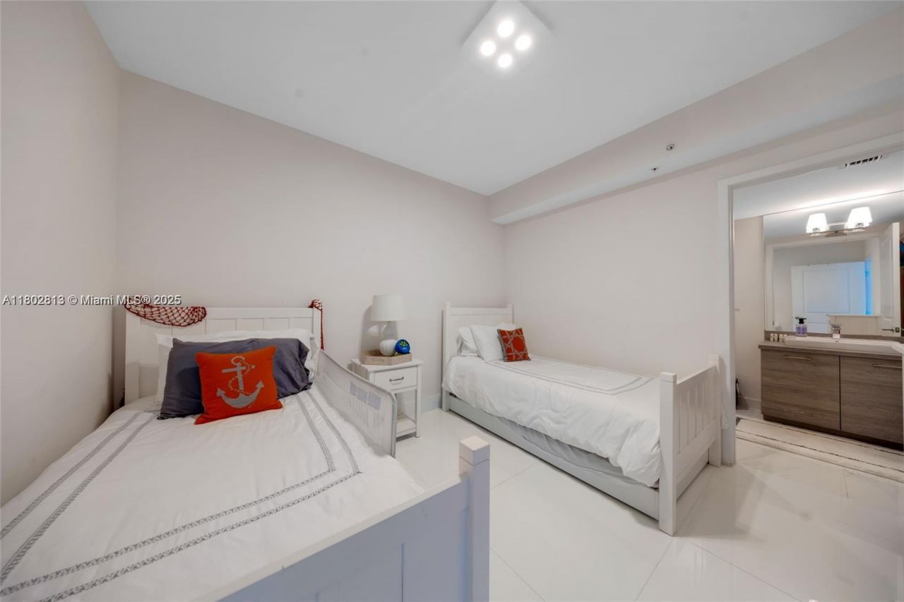 400 Sunny Isles, Unit 1106, Sunny Isles Beach, FL 33160 Photo