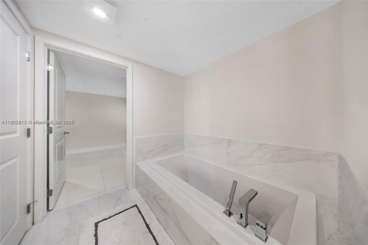 400 Sunny Isles, Unit 1106, Sunny Isles Beach, FL 33160 Photo