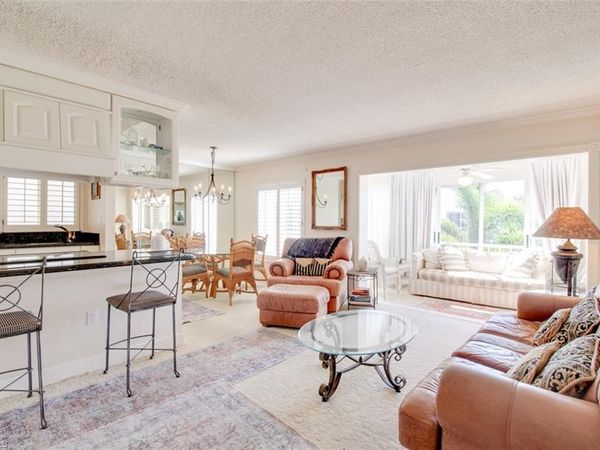 250 7th AVE S, Unit 305, NAPLES, FL 34102