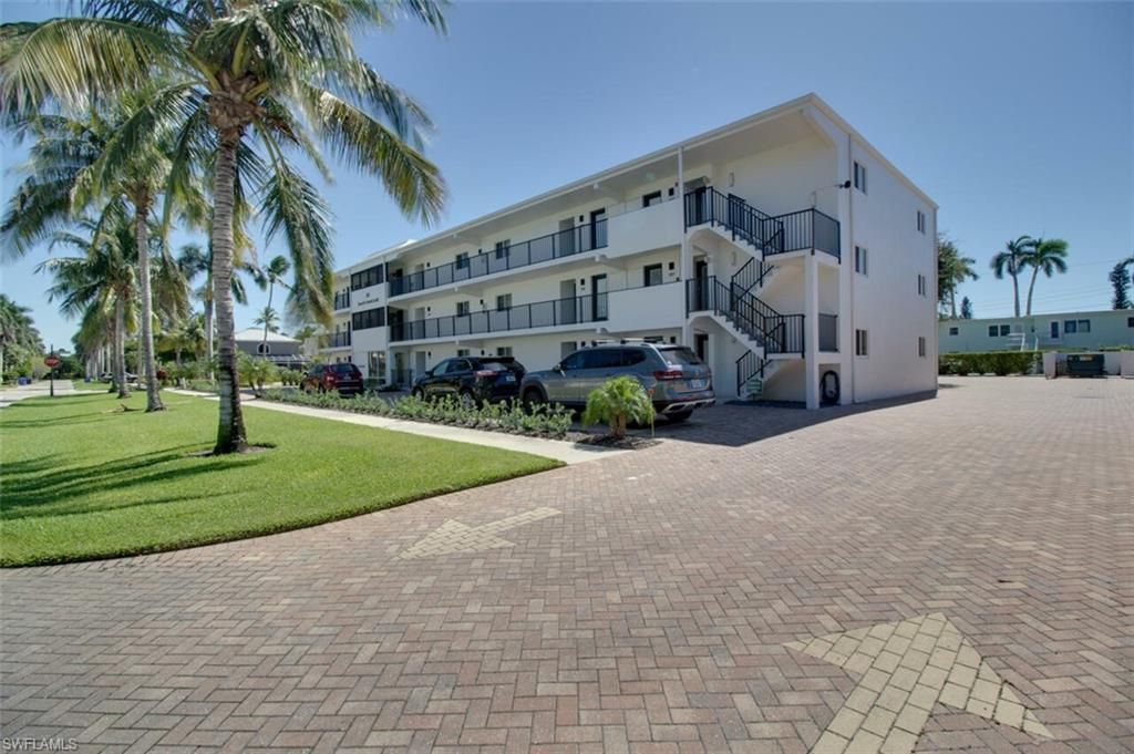 250 7th Ave S, Unit 305, Naples, FL 34102 Photo