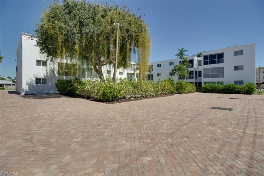250 7th Ave S, Unit 305, Naples, FL 34102 Photo