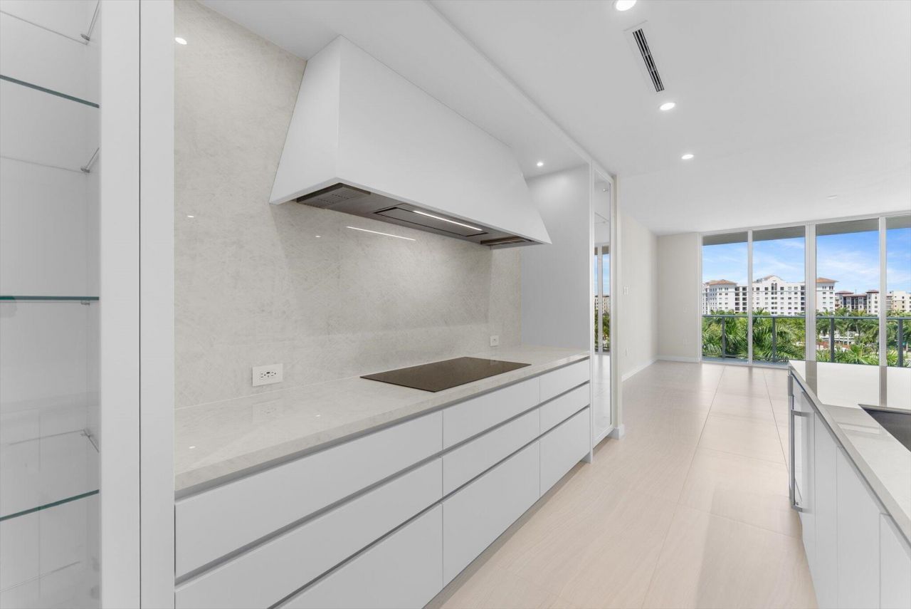 220 SE Mizner Boulevard, Unit 609, Boca Raton, FL 33432 Photo