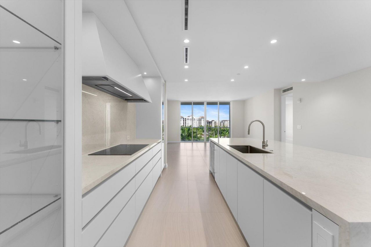 220 SE Mizner Boulevard, Unit 609, Boca Raton, FL 33432 Photo