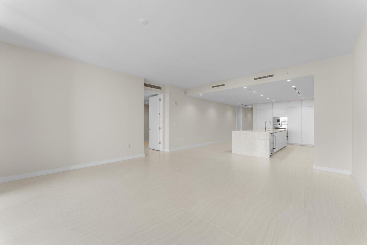 220 SE Mizner Boulevard, Unit 609, Boca Raton, FL 33432 Photo