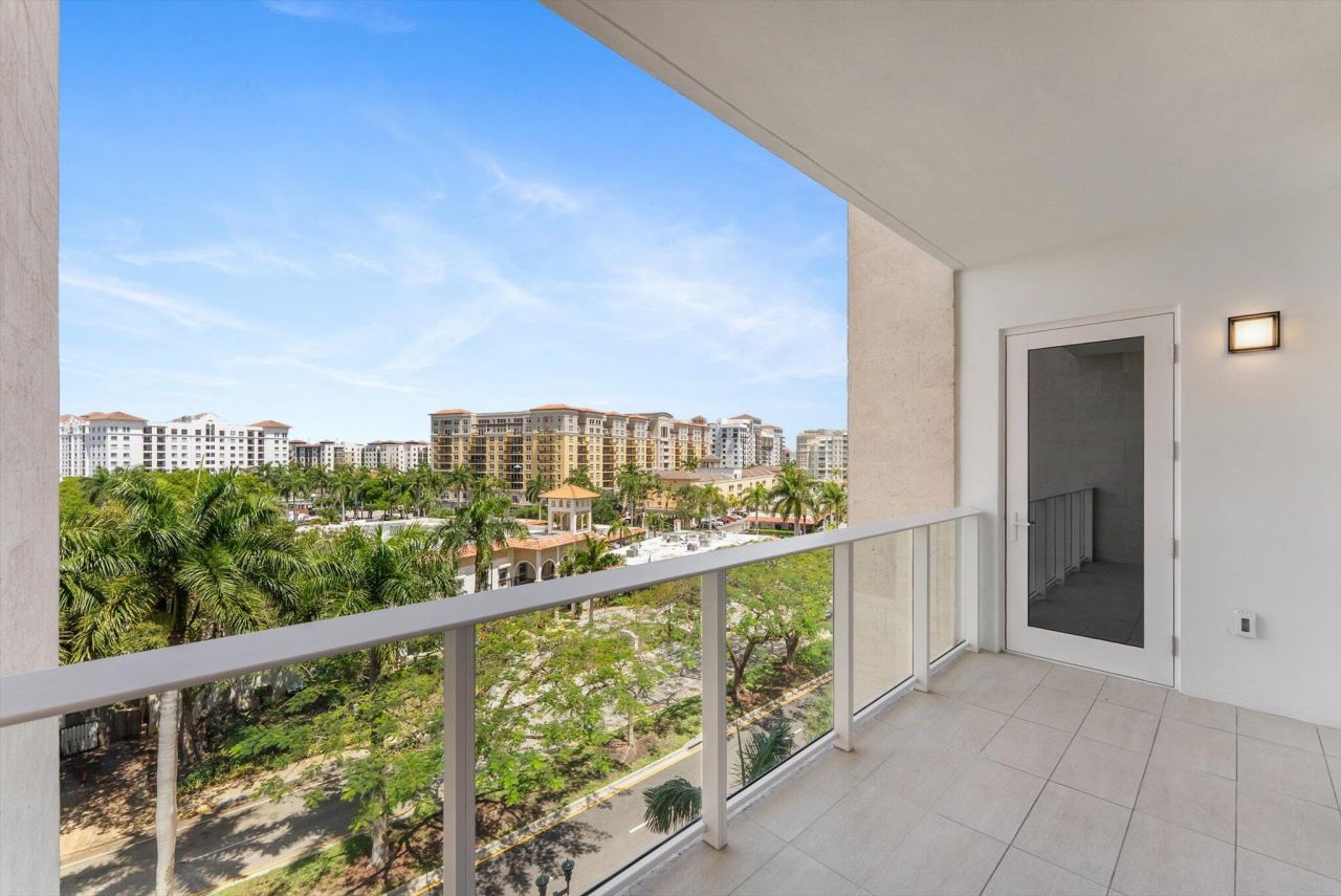 220 SE Mizner Boulevard, Unit 609, Boca Raton, FL 33432 Photo