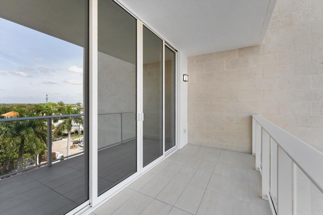 220 SE Mizner Boulevard, Unit 609, Boca Raton, FL 33432 Photo