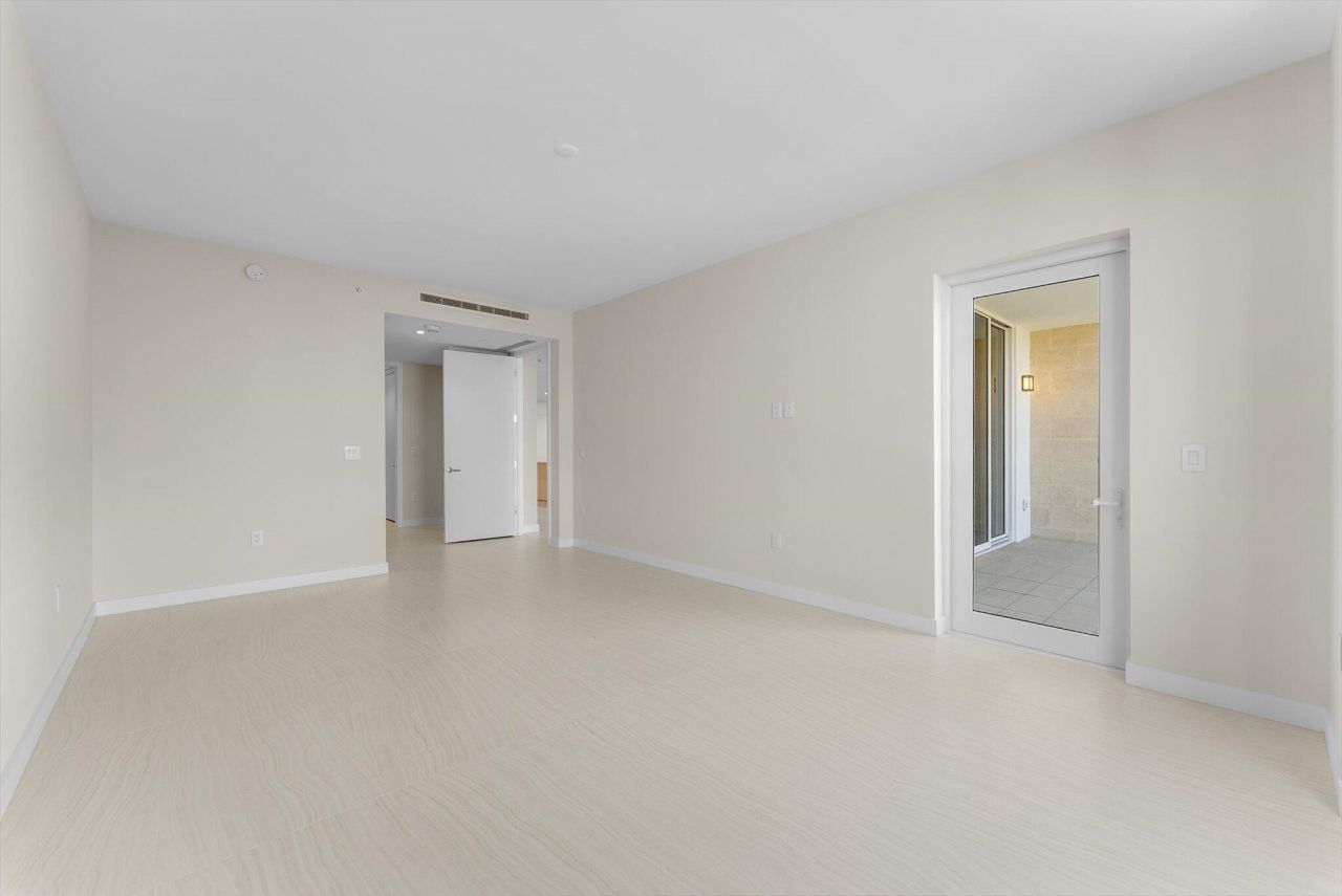 220 SE Mizner Boulevard, Unit 609, Boca Raton, FL 33432 Photo