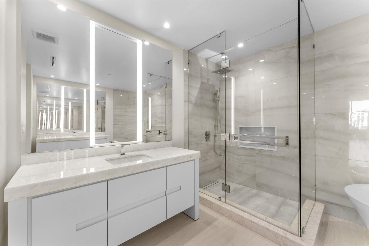 220 SE Mizner Boulevard, Unit 609, Boca Raton, FL 33432 Photo