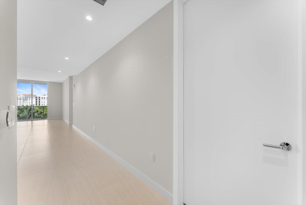 220 SE Mizner Boulevard, Unit 609, Boca Raton, FL 33432 Photo