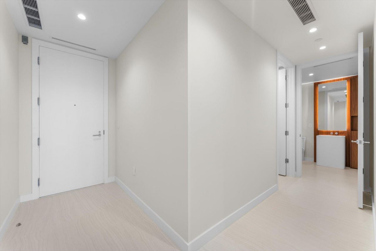 220 SE Mizner Boulevard, Unit 609, Boca Raton, FL 33432 Photo