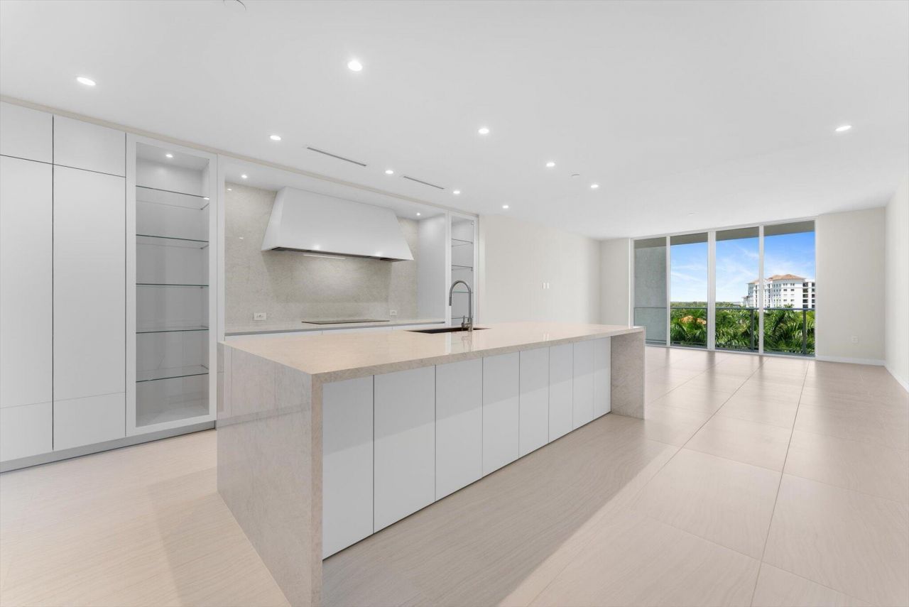 220 SE Mizner Boulevard, Unit 609, Boca Raton, FL 33432 Photo