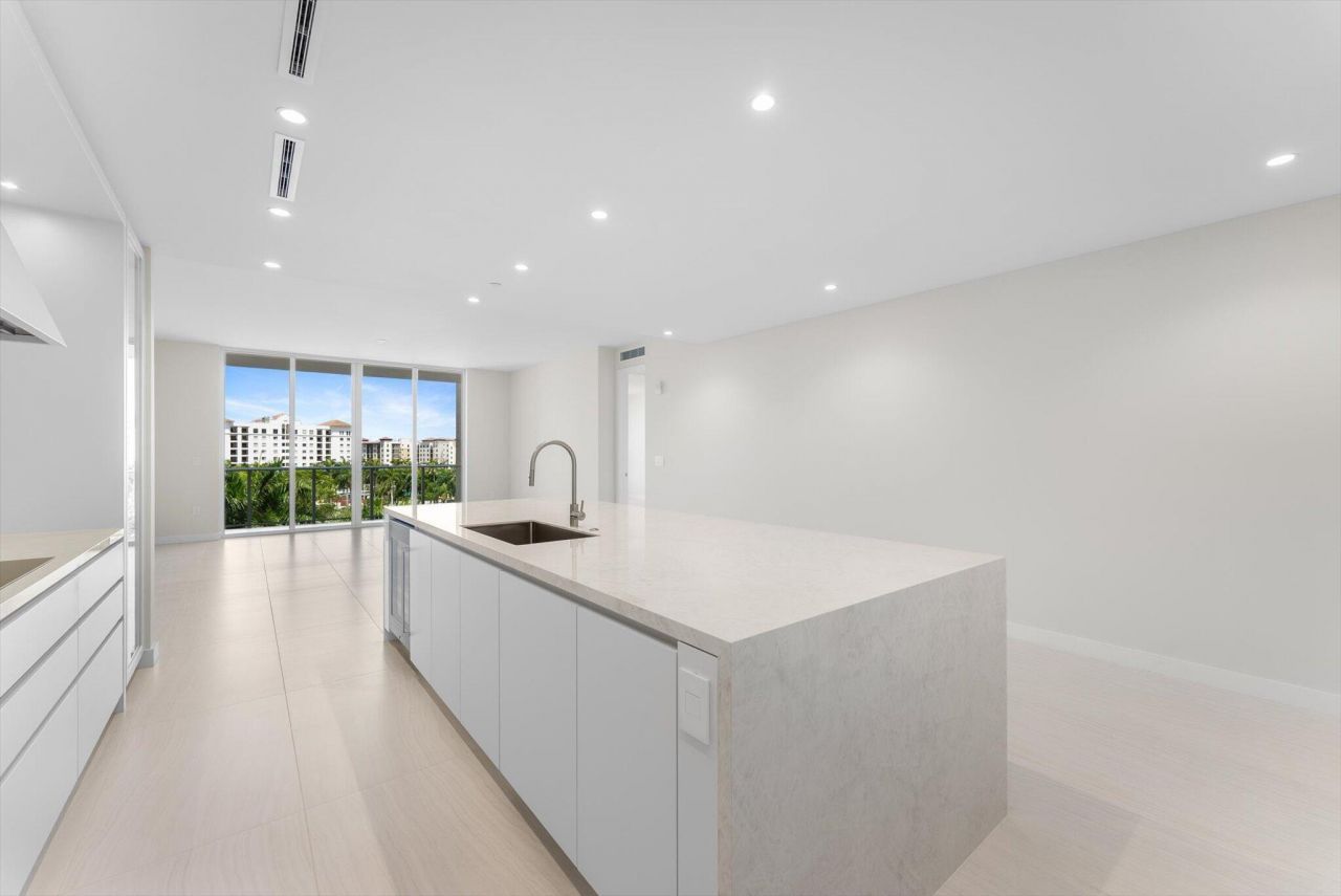 220 SE Mizner Boulevard, Unit 609, Boca Raton, FL 33432 Photo