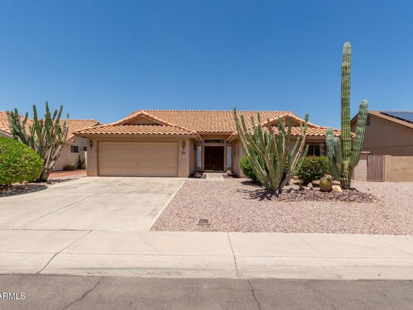 9802 W ROCKWOOD Drive, Peoria, AZ 85382