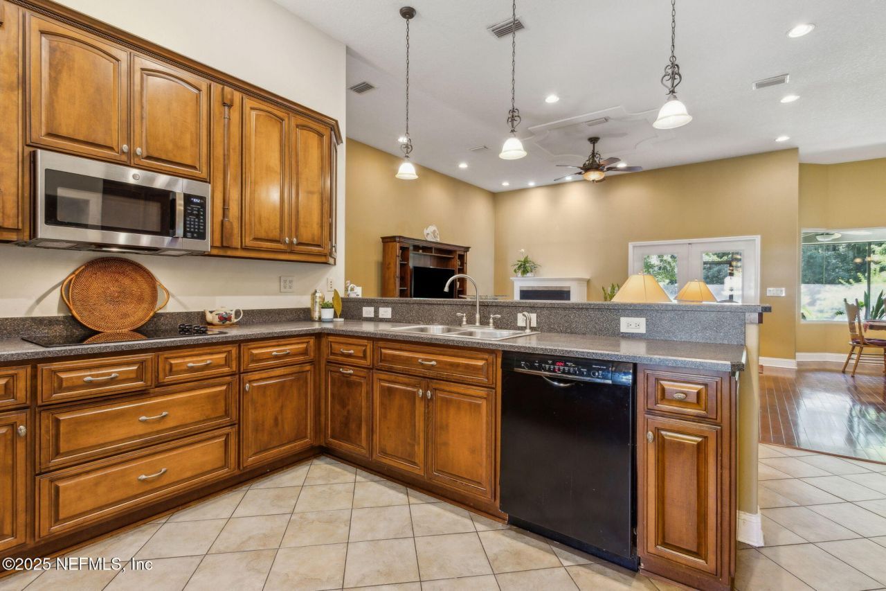 166 Mount Royal Avenue, Crescent City, FL 32112 Photo