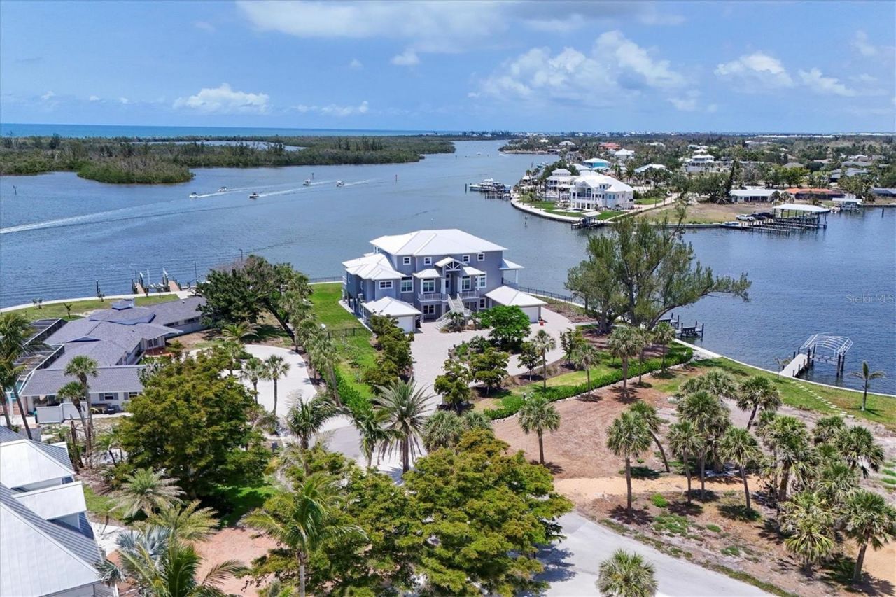 565 Green Dolphin Drive S, Placida, FL 33946 Photo