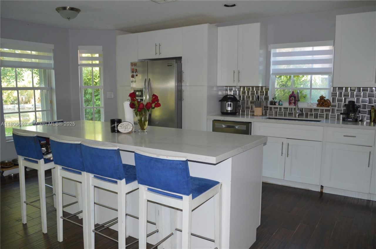 2220 NW 137th Ave, Sunrise, FL 33323 Photo