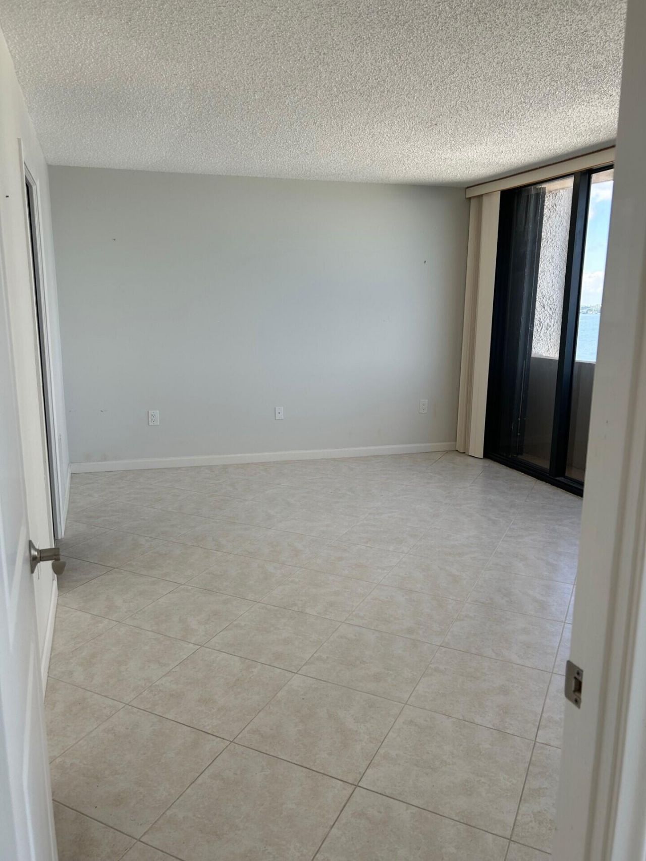 4200 N Ocean Drive, Unit 1-1405, Singer Island, FL 33404 Photo