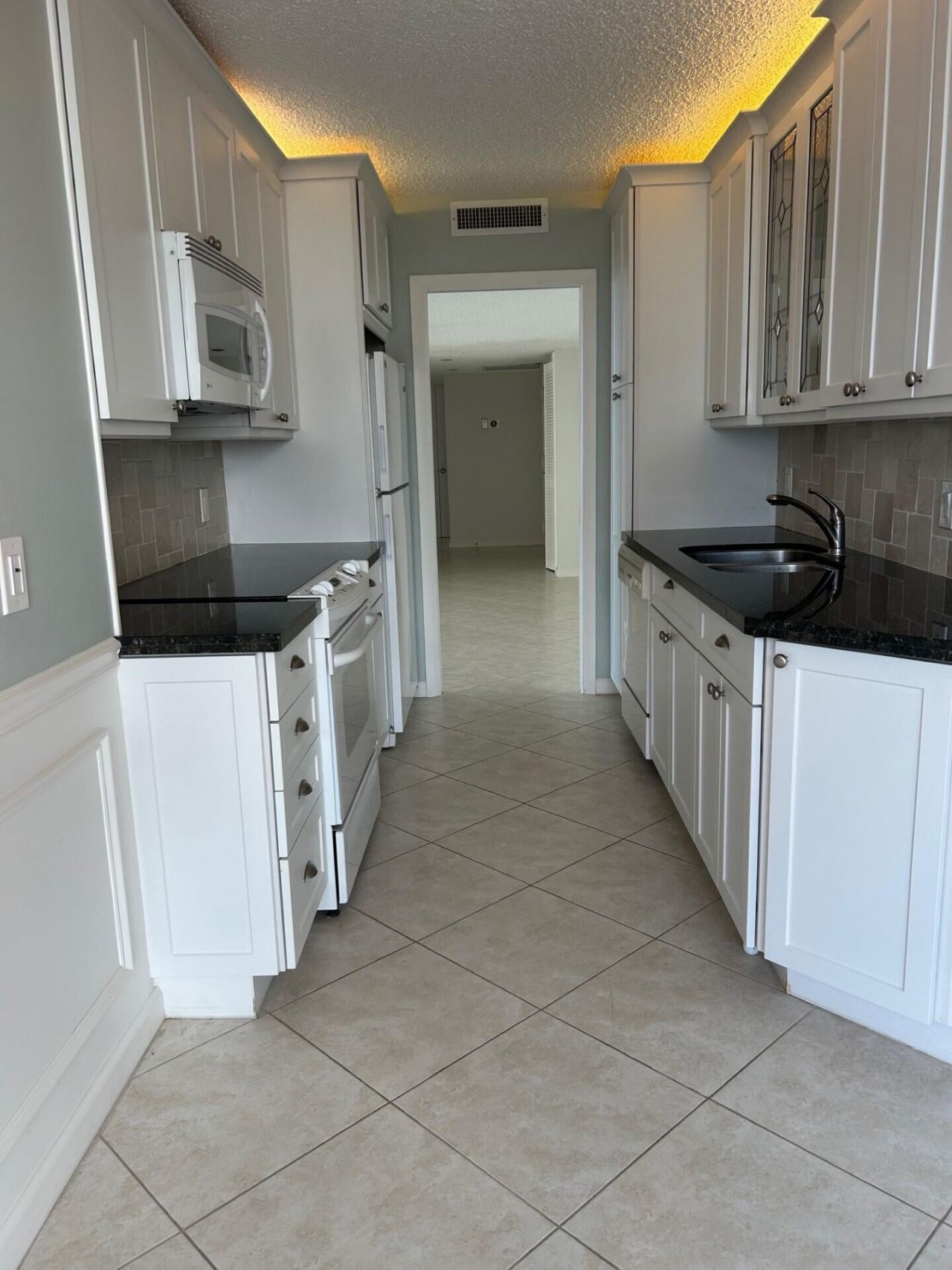 4200 N Ocean Drive, Unit 1-1405, Singer Island, FL 33404 Photo