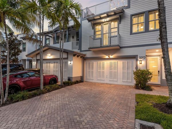 220 NE 15th Ave, Unit 220, Fort Lauderdale, FL 33301