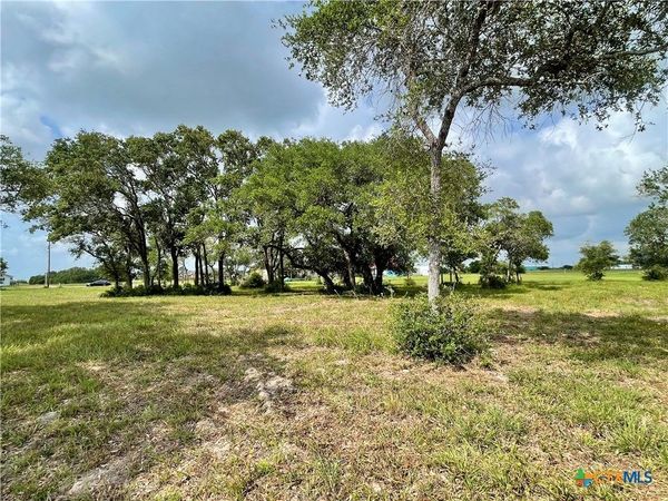 67 W Dewberry Lane, Seadrift, TX 77983