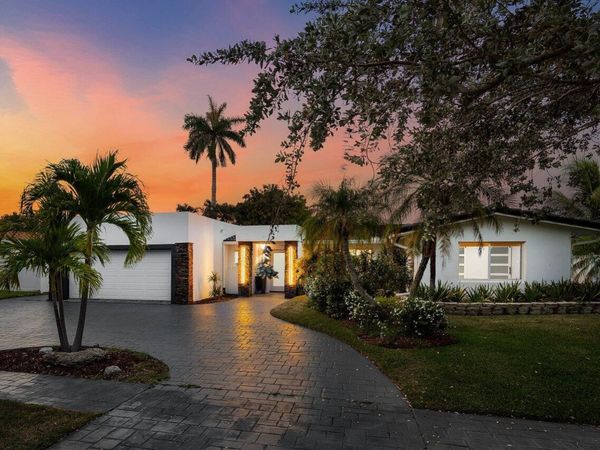 2611 NE 49 Street, Lighthouse Point, FL 33064