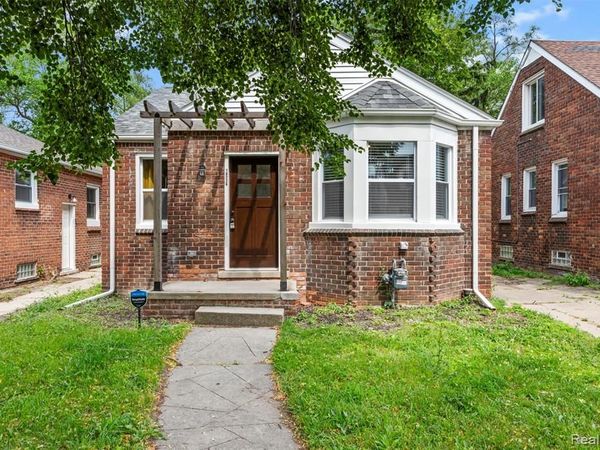 16226 Santa Rosa Drive, Detroit, MI 48221