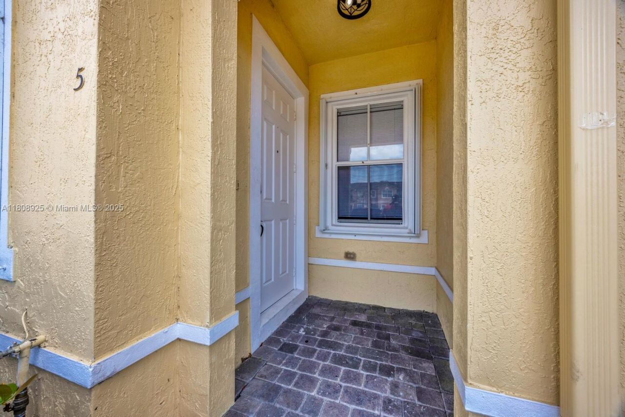 2928 SE 2nd St, Unit 5, Homestead, FL 33033 Photo