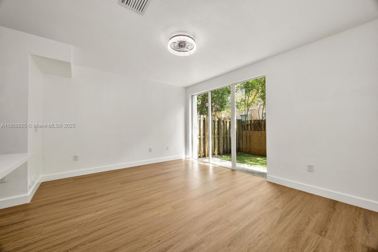 2928 SE 2nd St, Unit 5, Homestead, FL 33033 Photo