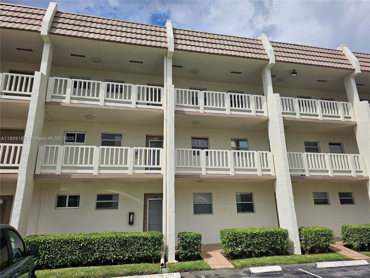 6850 R O Y A L Palm Bl, Unit 209-G, Margate, FL 33063 Photo