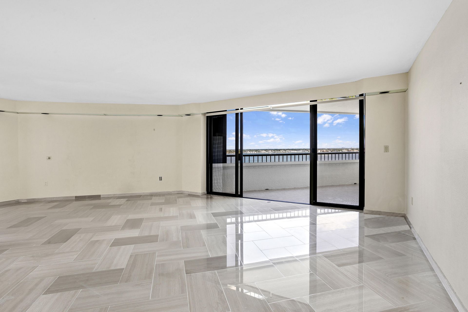 5080 N Ocean Drive, Unit 10c, Singer Island, FL 33404 Photo