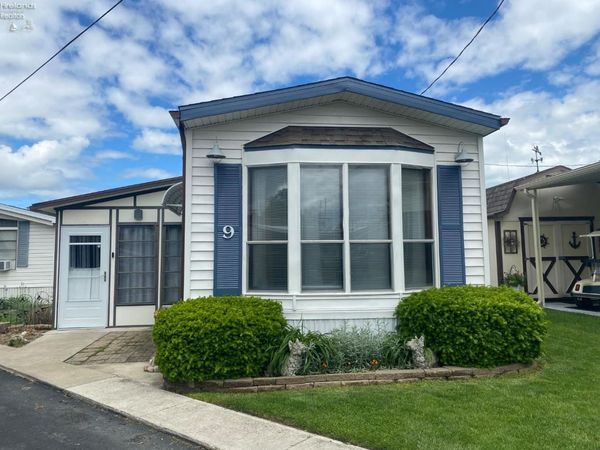 8175 North Shore Boulevard, Unit 9, Marblehead, OH 43440