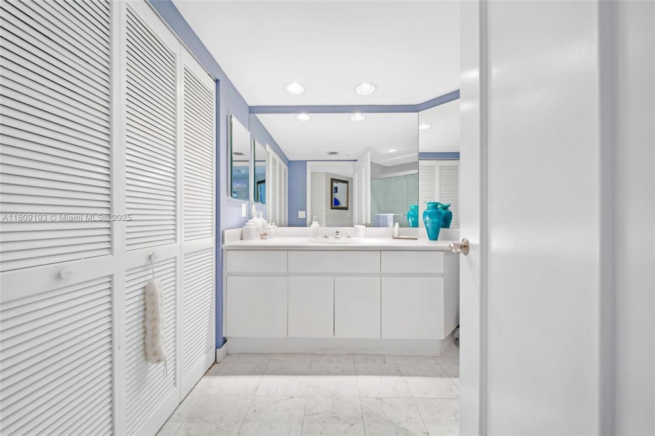 16445 Collins Ave, Unit 2226, Sunny Isles Beach, FL 33160 Photo