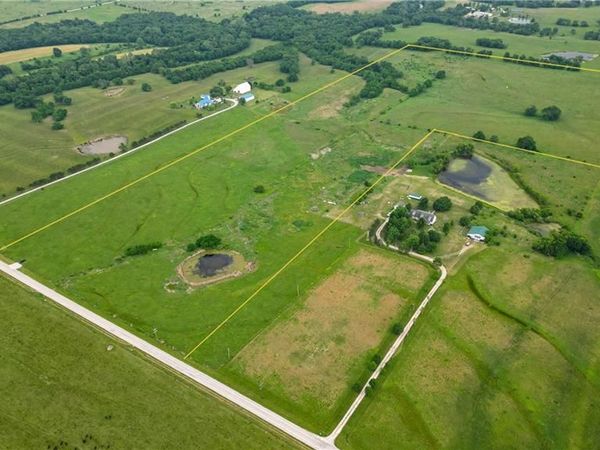 000 W 359th Street, Paola, KS 66071