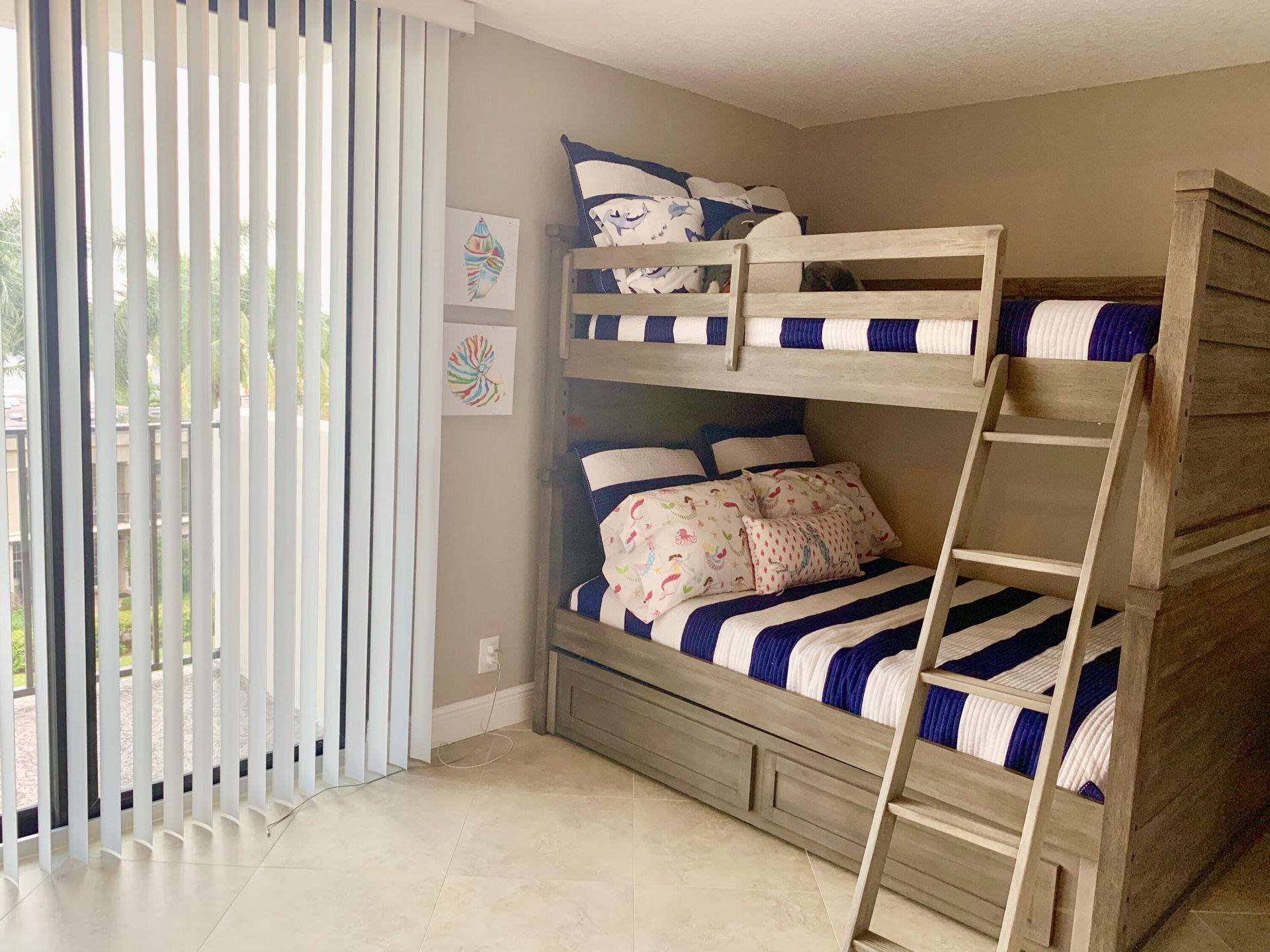 145 Ocean Avenue, Unit 419, Palm Beach Shores, FL 33404 Photo