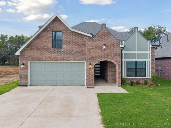 213 W Broadway Street, Owasso, OK 74055