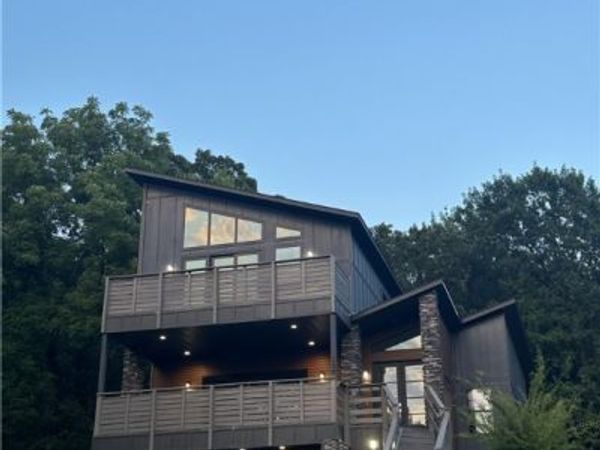 1038 N Lakeside Drive, Fayetteville, AR 72701