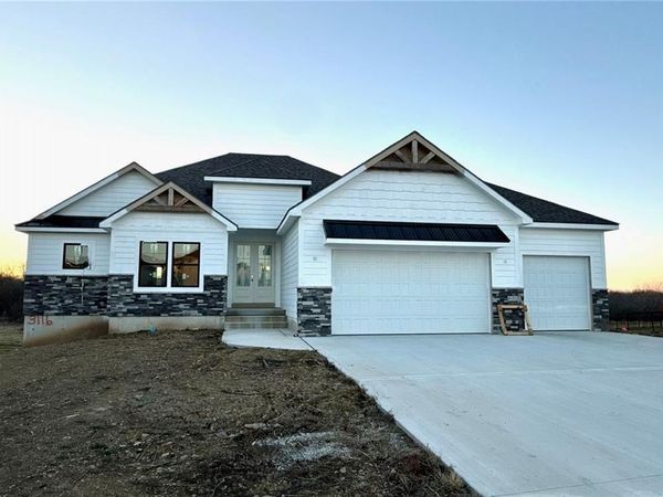 3116 SW Summit View Trail, Lee's Summit, MO 64082