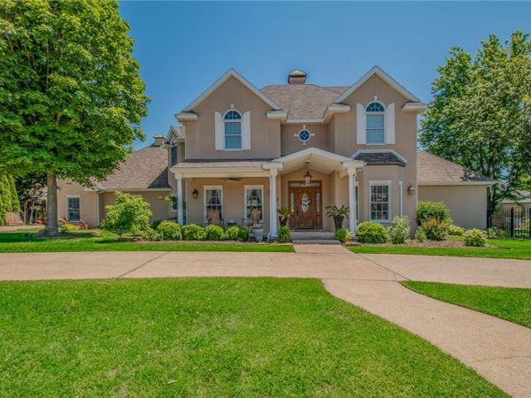 4 W Colonial Drive, Rogers, AR 72758