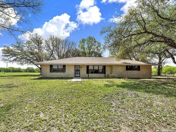1212 County Road 337, La Vernia, TX 78121