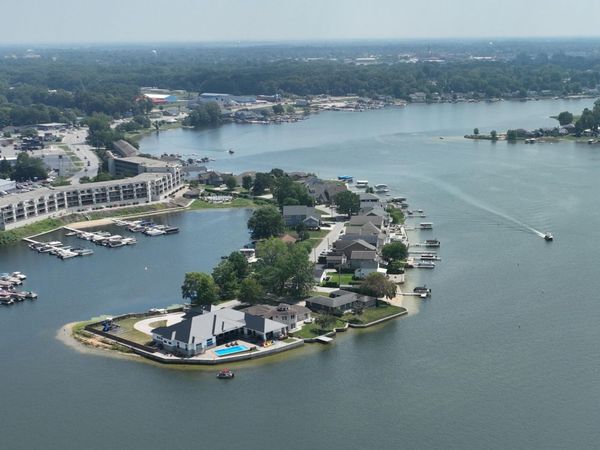 206 Outlook Cove Drive, La Porte, IN 46350