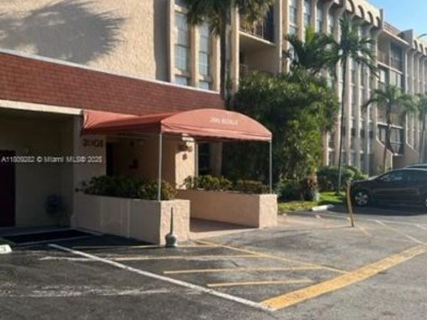 2001 Atlantic Shores Blvd, Unit 105, Hallandale Beach, FL 33009