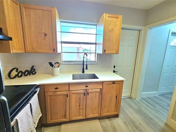 1490 NW 43rd Ave, Unit 301, Lauderhill, FL 33313