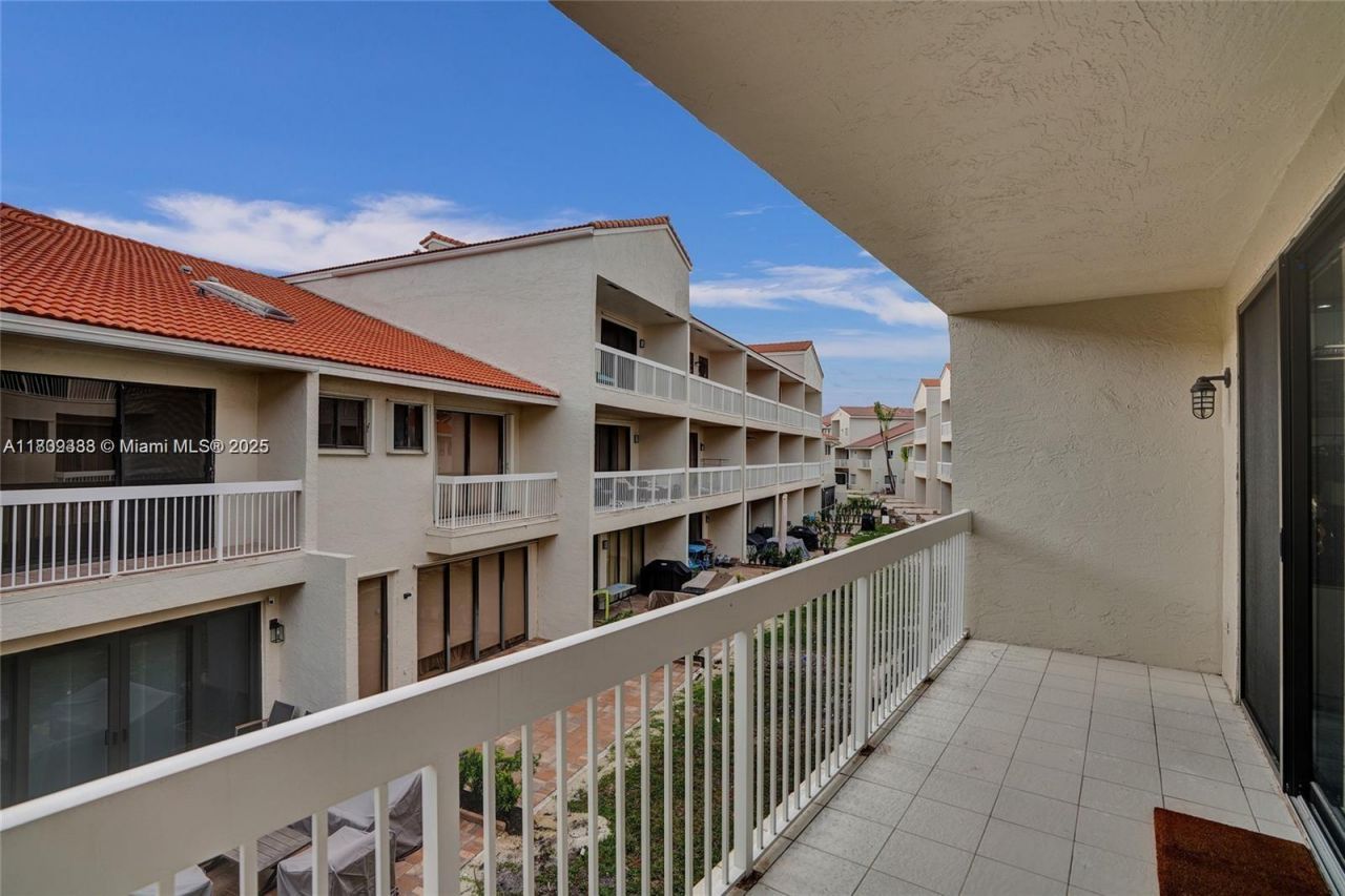 21388 Marina Cove Cir, Unit 13-G, Aventura, FL 33180 Photo