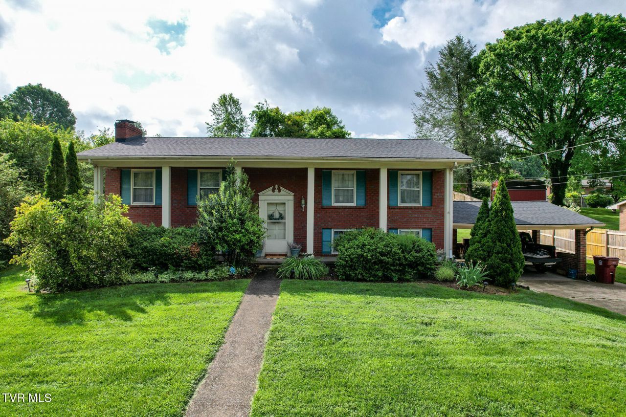 523 Ravenwood Drive, Johnson City, TN 37604 Main Photo