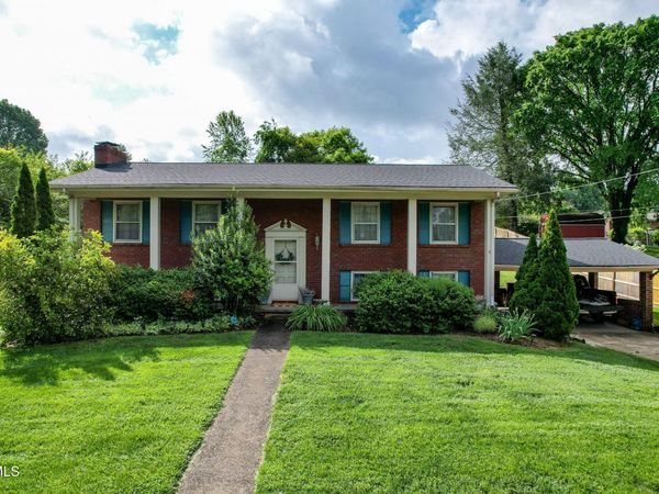 523 Ravenwood Drive, Johnson City, TN 37604