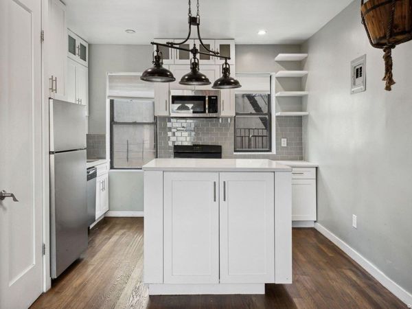 21-16 35th Street, Unit 5B, Astoria, NY 11105