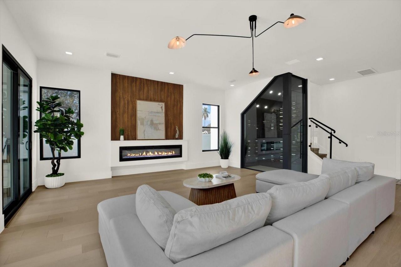 908 W Fribley Street, Tampa, FL 33603 Photo