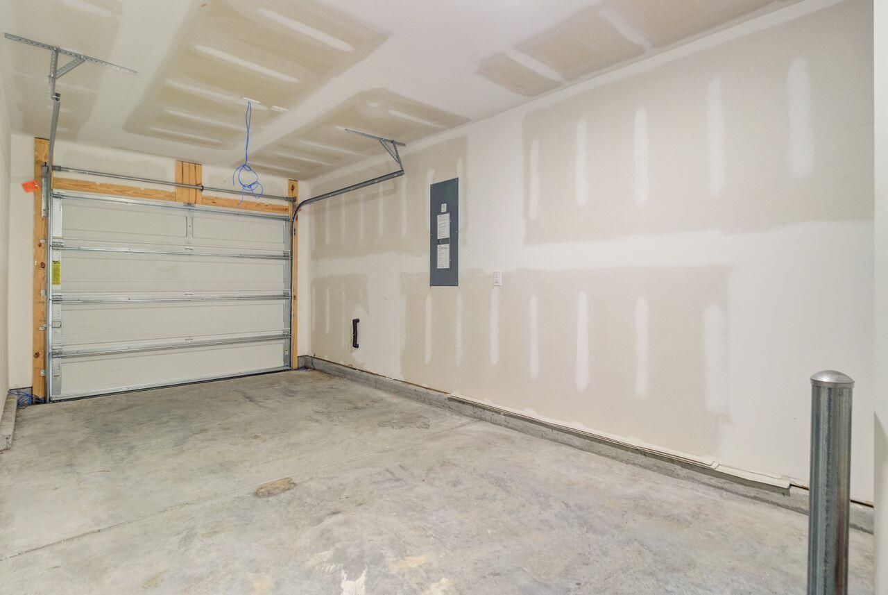 407 Spruce Ivy Street Photo 36