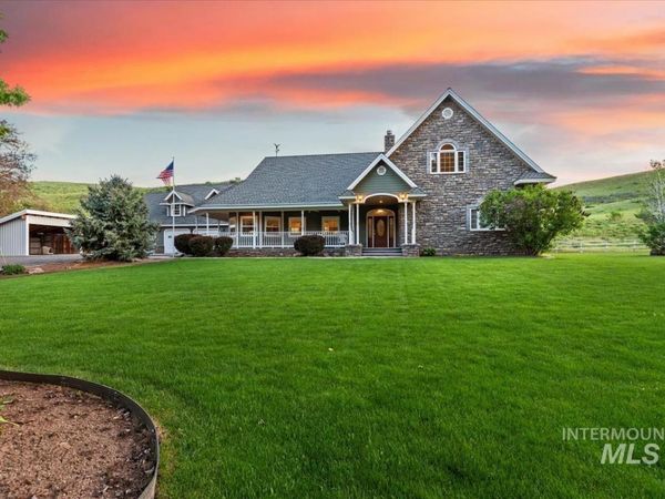 3057 Hwy 71, Cambridge, ID 83610