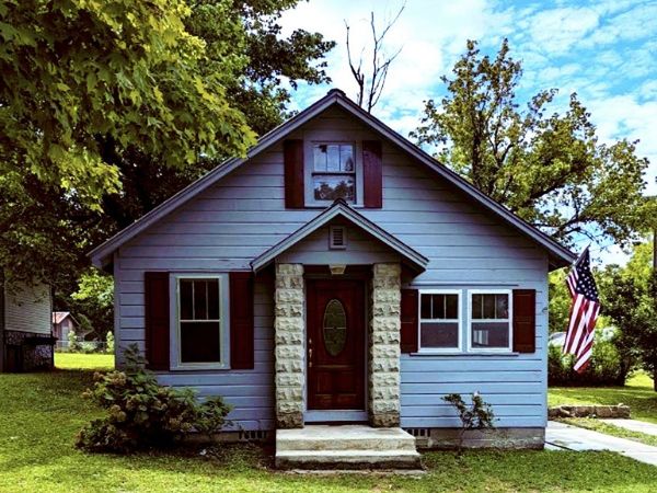 962 3rd St, Tracy City, TN 37387